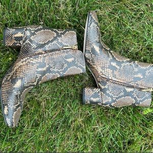 J McLaughlin Boots Vintage Women’s Size 9.5 (leather ankle boot)